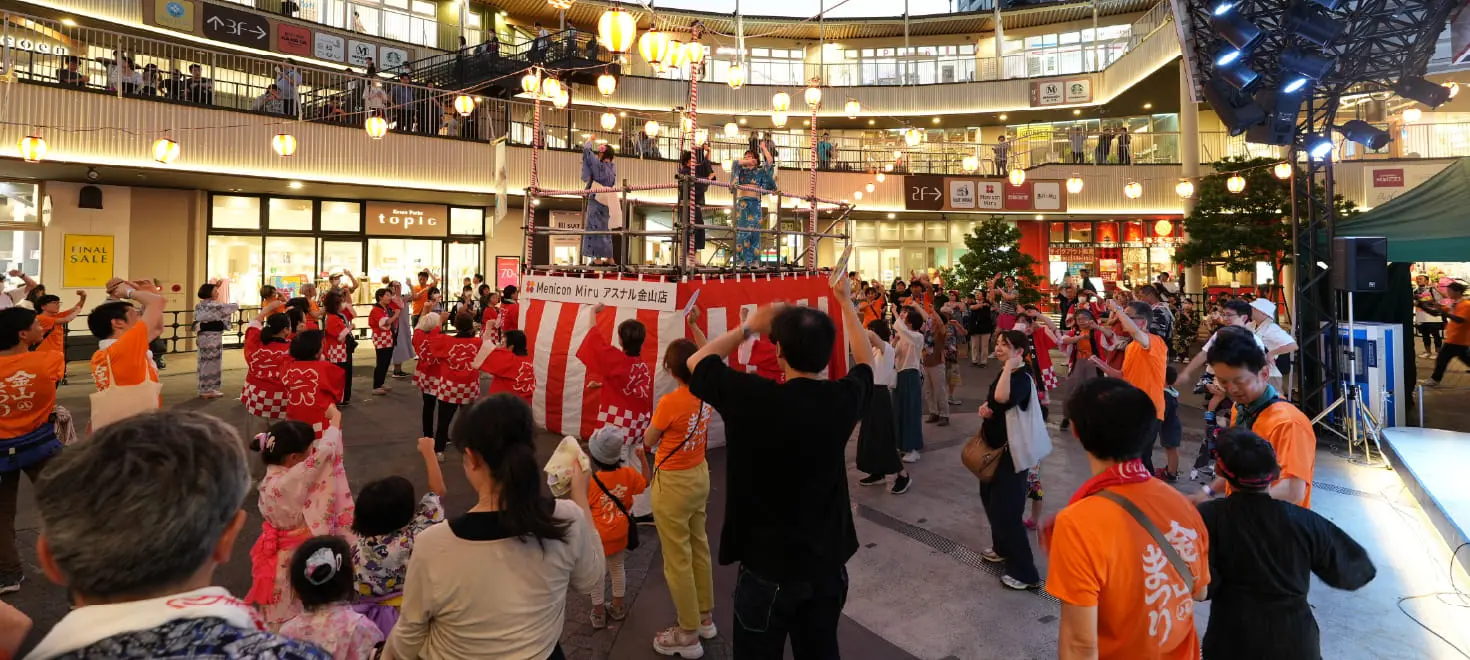 金山まつり音頭で盆踊り